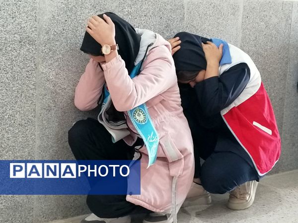 نواختن زنگ زلزله در دبیرستان کوشش شهرستان فاروج 