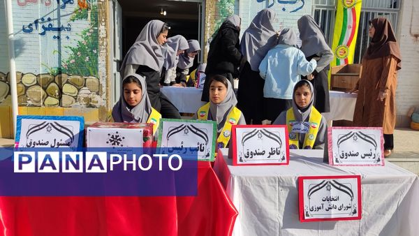 انتخابات شورای دانش آموزی در دبیرستان نمونه دولتی مهرورزان خواف