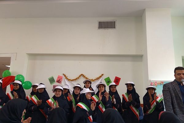 برگزاری جشن یلدا با حضور مسئولان و همکاران در مدرسه ایران و هنرستان کریمی شیرازیها