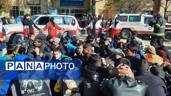 مانور سراسری زلزله در دبیرستان  پسرانه عشایر یاسوج 