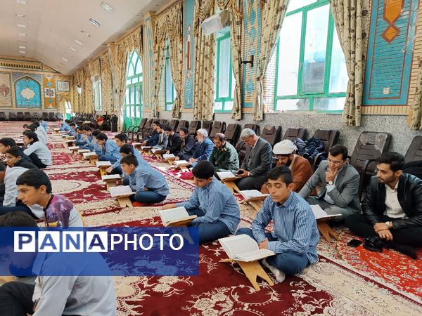 محفل انس با قرآن دانش‌آموزان دبیرستان نمونه زنده یاد زرتاش شهرستان خلیل آباد