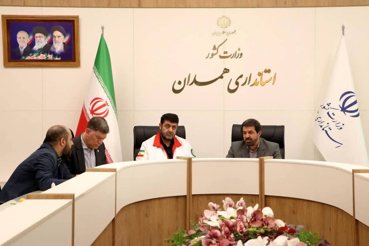 دیدار رئیس هلالاحمر و نماینده صلیب سرخ با استاندار همدان