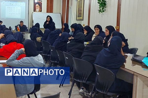 کارگاه مشاوره تحصیلی در دبیرستان دخترانه شهید محمدتقی دستغیب ناحیه 3 شیراز