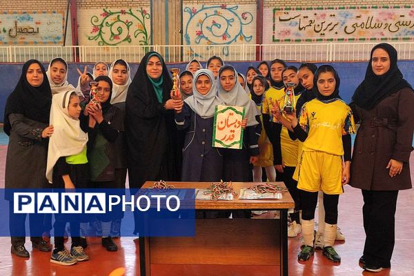 برگزاری مسابقه فوتسال دانش‌آموزی دختران ابتدایی در بهارستان دو