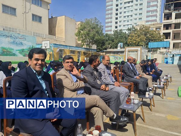 مراسم باشکوه زنگ ایثار و مقاومت در مدرسه شاهد تکتم ناحیه ۳