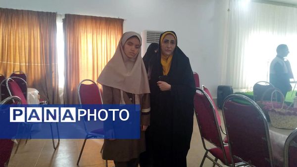 آیین رونمایی از کتاب دانش‌آموزان میناب