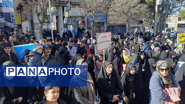 نخستین روز از دهه مبارک فجر با برگزاری برنامه‌های فرهنگی و مذهبی متنوع در شهرستان اسفراین