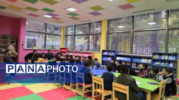 بازدید دانش‌آموزان و مسئولان از کتابخانه شهید بهشتی آشخانه