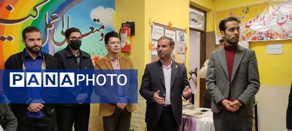 محفل انس با قرآن کریم در دبیرستان دخترانه شهدای زیارت 