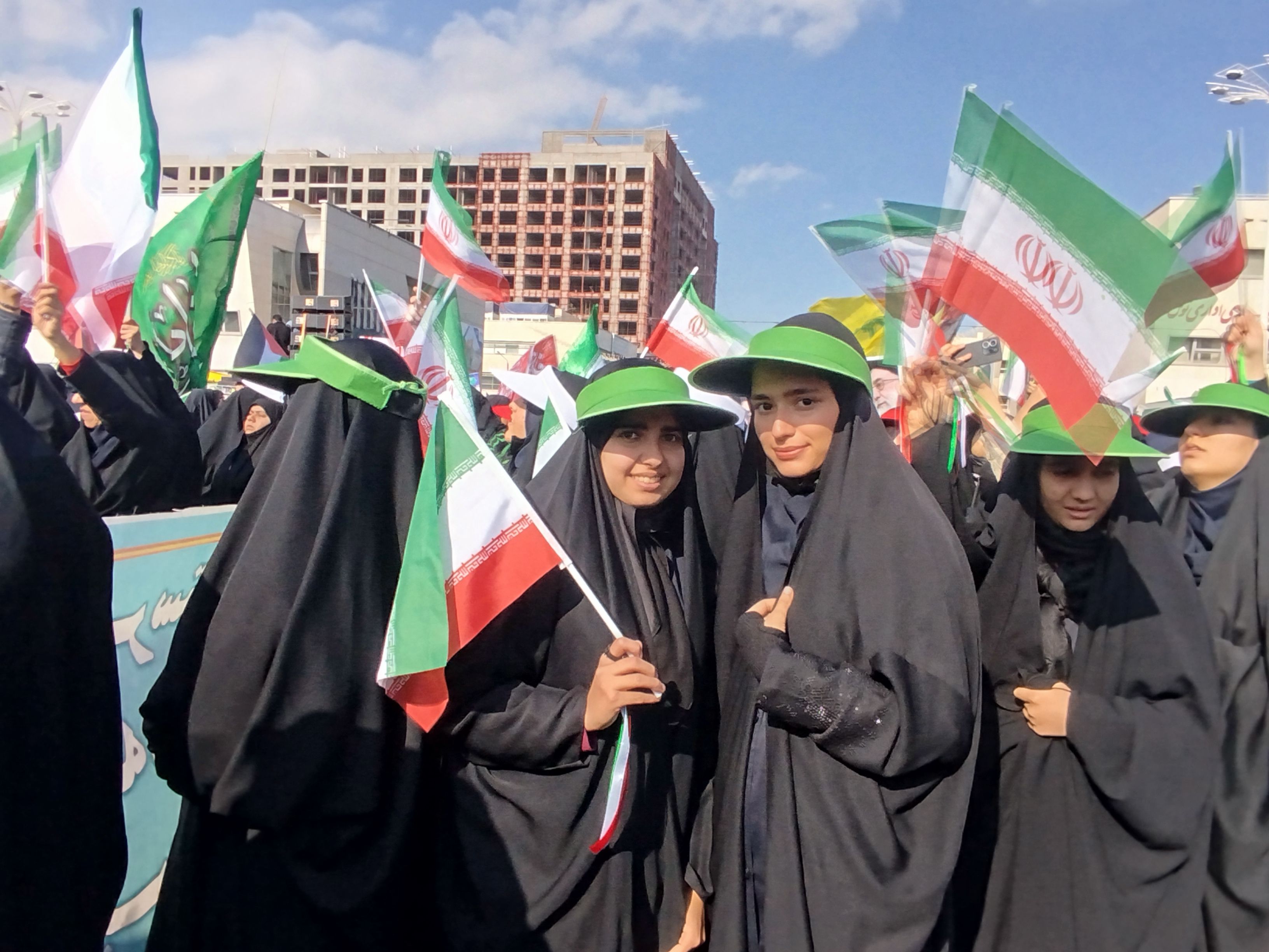 خروش ۱۳ آبان در مشهد؛ دانش‌آموزان، نماد ایستادگی