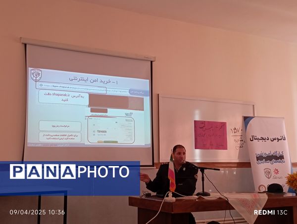 برگزاری دوره آموزشی آسیب های اجتماعی با محوریت آسیب های فضای مجازی در هنرستان هیات امنایی حضرت فاطمه (س) اردبیل
