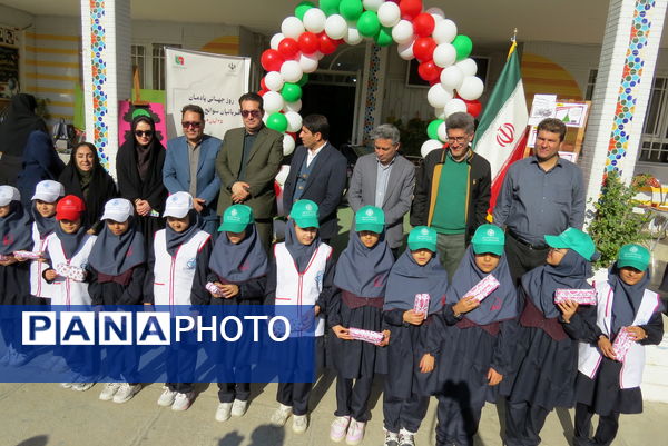 برنامه زنگ ایمنی و ترافیک در مدرسه شهدا فرهنگی دخترانه 