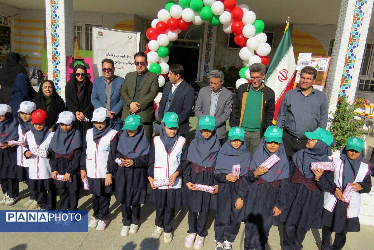 برنامه زنگ ایمنی و ترافیک در مدرسه شهدا فرهنگی دخترانه 