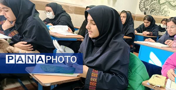 آزمون تلاوت قرآن دانش‌آموزان دبیرستان تیمسار فلاحی ناحیه یک کرج 