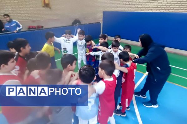 مسابقه ورزشی «روز پدر و پسری» طرح شهید خرازی در دبستان پسرانه علامه طباطبایی پیشوا