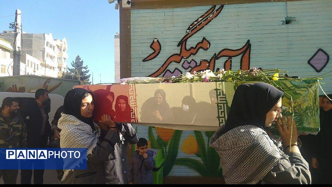 حضور پرمهابت شهید گمنام به مدرسه حضرت زینب صدرا و گرامیداشت مراسم پرچم‌گردانی امام حسین(ع) در هشتگرد