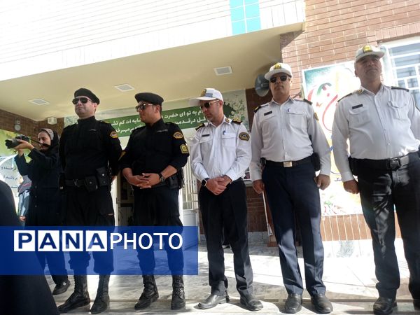 گرامیداشت هفته نیروی انتظامی در دبستان فرهنگ فرازمند