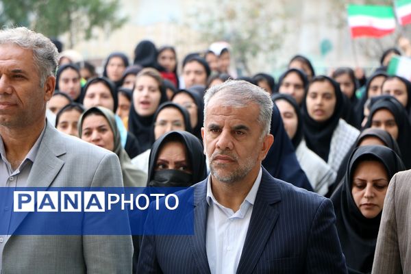 تجلیل مدیرکل آموزش و پرورش آذربایجان غربی از دانشآموز سخنران در نشست با رئیس جمهور