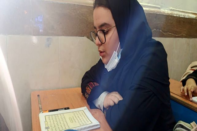 آزمون تلاوت قرآن دانش‌آموزان دبیرستان تیمسار فلاحی ناحیه یک کرج 