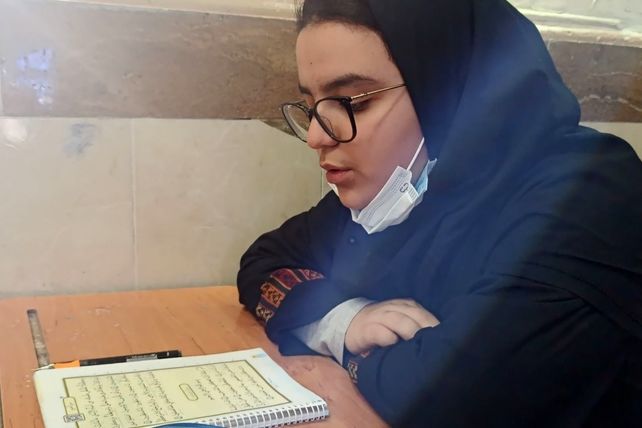آزمون تلاوت قرآن دانش‌آموزان دبیرستان تیمسار فلاحی ناحیه یک کرج 