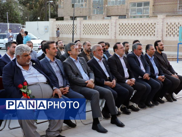 افتتاح هنرستان نساجی شهید ابراهیمی در یزد