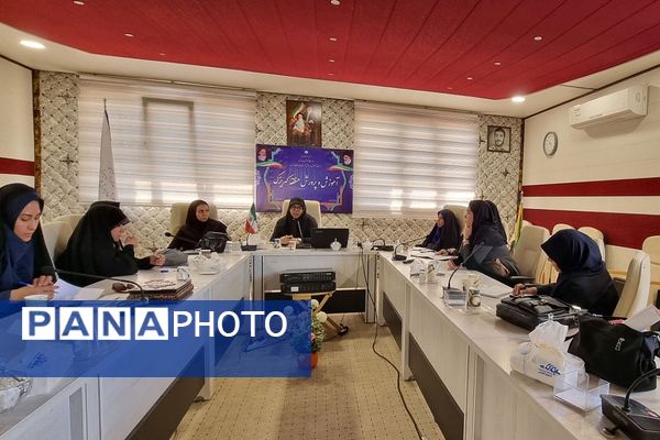 کارگاه "تبیین حقوق بانوان فرهنگی و دختران دانش‌آموز " منطقه کهریزک