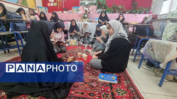 عطر مطالعه در کافه کتاب کلاس پنجم دبستان شاهد بنت‌الحسین تبریز