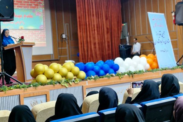 آیین تقدیر از مشاوران و رابطین مشاورین در قرچک