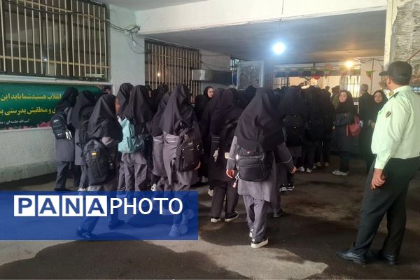 برگزاری جشن شروع سال تحصیلی و زنگ مهر در دبیرستان حدیث کساء خاورشهر ناحیه یک شهرری