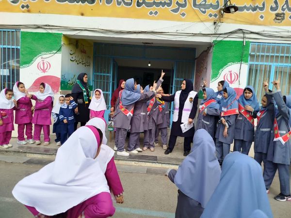 گرامیداشت هفته سلامت روان در دبستان دخترانه شهید احمدپور قائمشهر