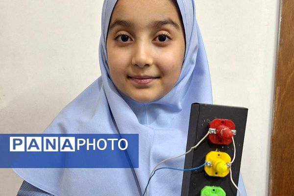 نمایشگاه دست سازه های دانش‌آموزی در دبستان شهید مجید مجیدی ناحیه دو شهرری 