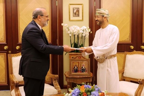 پیام عراقچی به وزیر خارجه عمان ابلاغ شد