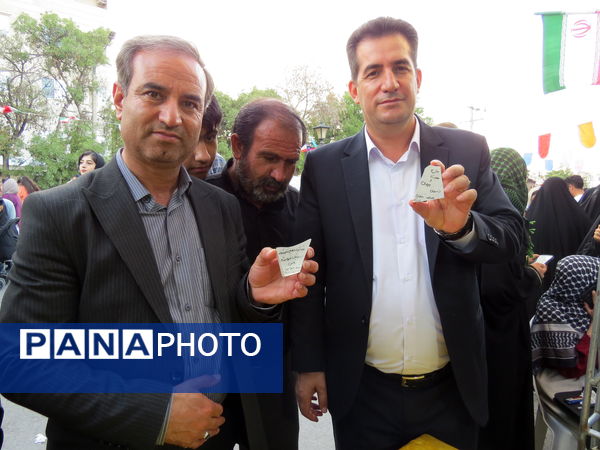 بازدید مدیرکل آموزش پرورش استان خراسان شمالی از غرفه‌های غدیرخم در بجنورد