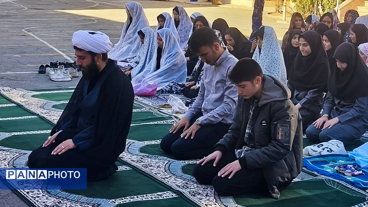 نماز جماعت باران در آموزشگاه شهید فتحی‌پور ناحیه یک شهرستان بهارستان