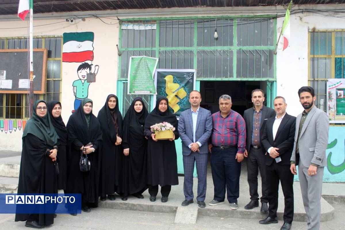 بزرگداشت مقام معلمان در مدارس گلوگاه