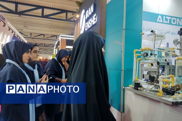 بازدید دانش‌آموزان مدرسه نمونه‌دولتی ارشاد از نمایشگاه صنعت آب تهران