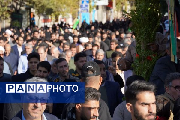 استقبال باشکوه مردم کوهدشت از شهدای گمنام  