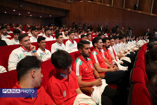 تجلیل از مدال آوران ورزش دانش‌آموزی