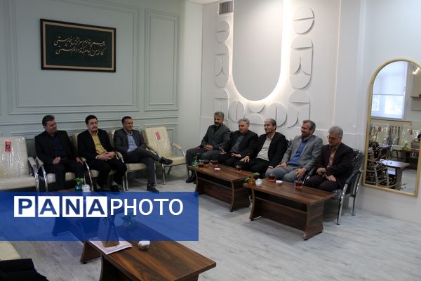 گرامیداشت روز آزمایشگاه در دبیرستان دخترانه شاهد غرویان وکیلی (۲۲)