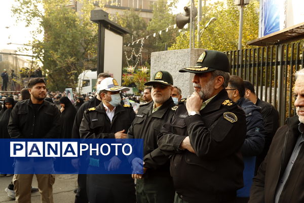 وداع باشکوه مردم با شهدای گمنام در قلب پایتخت