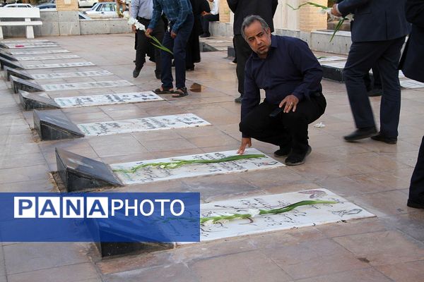 آیین غبارروبی گلزار شهدای بهشت زهرا شهرستان بم به‌مناسبت هفته دولت