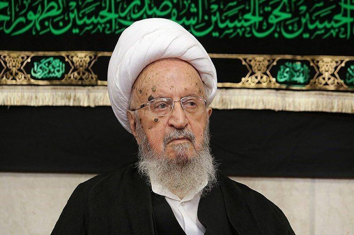آیتالله مکارم: هر شخص که رهبری و مرجعیت را تهدید کند حکم محارب دارد
