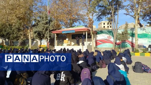 حضور جمعی از آتشنشانان در مدرسه شاهد شهید حمامی ناحیه شش مشهد