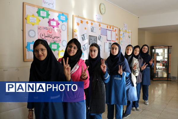 صبحگاه شاد مدارس دخترانه استان اصفهان در قالب طرح «نوجوان شاد ایرانی (نشا)»