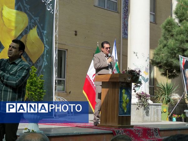 نواختن زنگ سپاس معلم در هنرستان محمودیه بجنورد