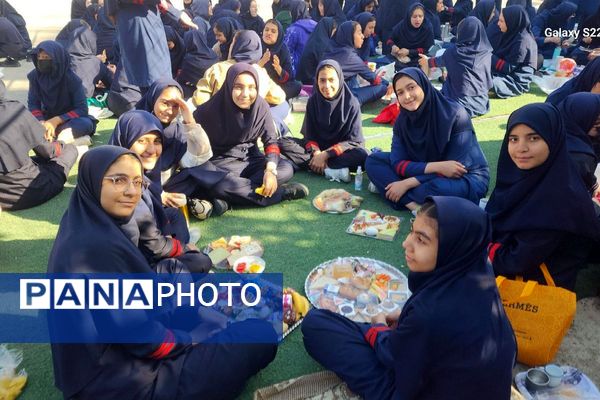 برگزاری اردوی درون‌مدرسه‌ای با محوریت صبحانه سالم در آموزشگاه هیأت امنایی فرزانگان ملارد