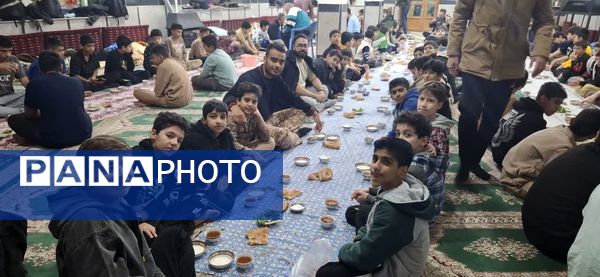 سحرگاه دانش‌آموزان معتکف 