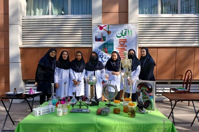 مانور آزمایشگاه در مدرسه امام حسین (ع)