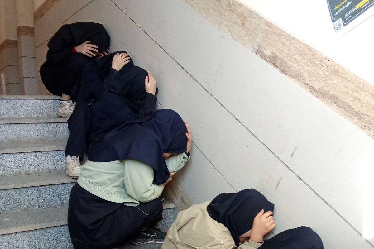 مانور زلزله با هدف آمادگی دانش آموزان در برابر زلزله برگزار شد