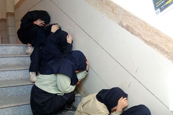 مانور زلزله با هدف آمادگی دانش آموزان در برابر زلزله برگزار شد